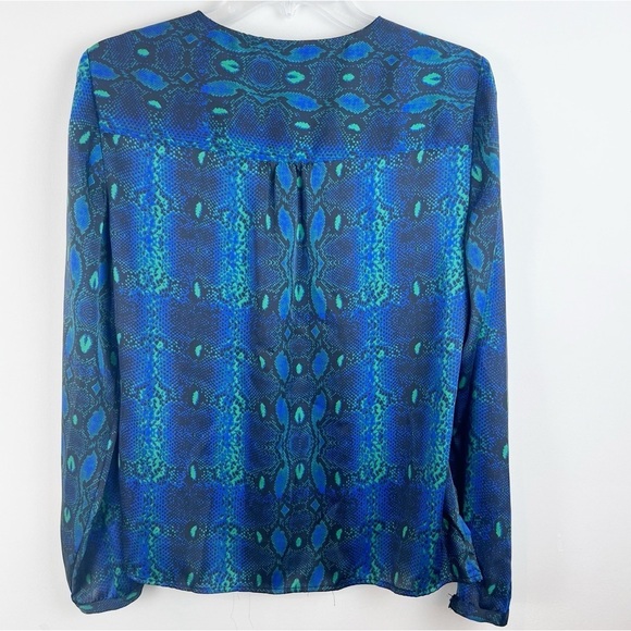 Liz Claiborne Silky Soft Snake Print Dress Button Up Top Small Career Office - Picture 3 of 9